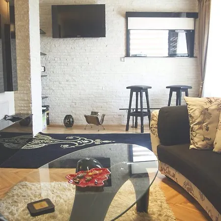 Alba Center Apartment *